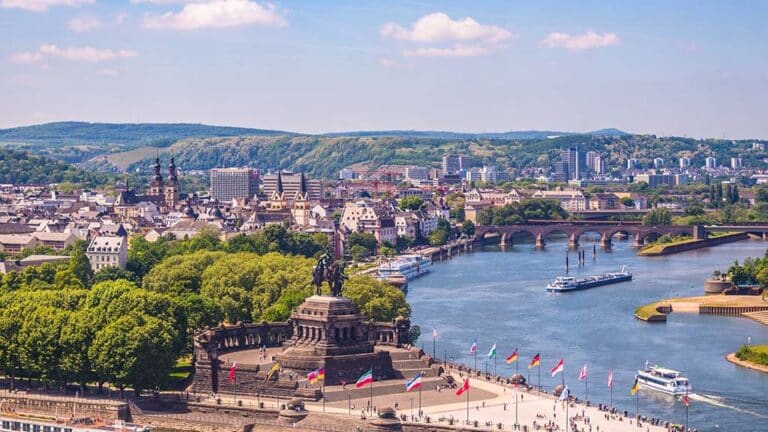Das Deutsche Eck in Koblenz, wo Rhein und Mosel zusammenfließen.